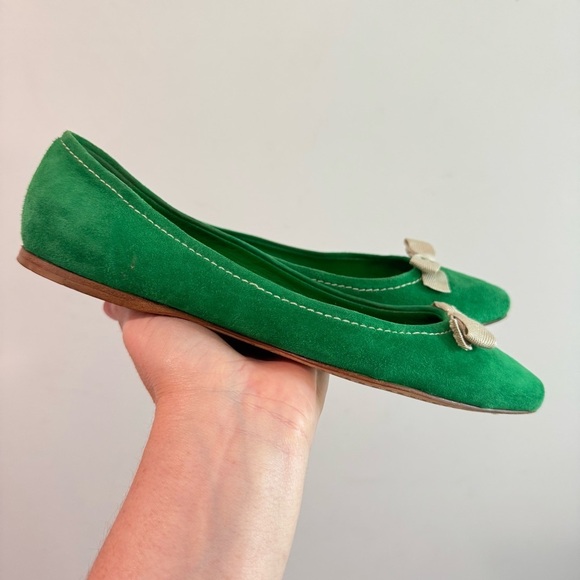 Miu Miu Green Cat Print Patent Leather Ballet Flats Size 36  Miu Miu Green Suede‎ Snub Toe Bow Ballet Flats Size 36